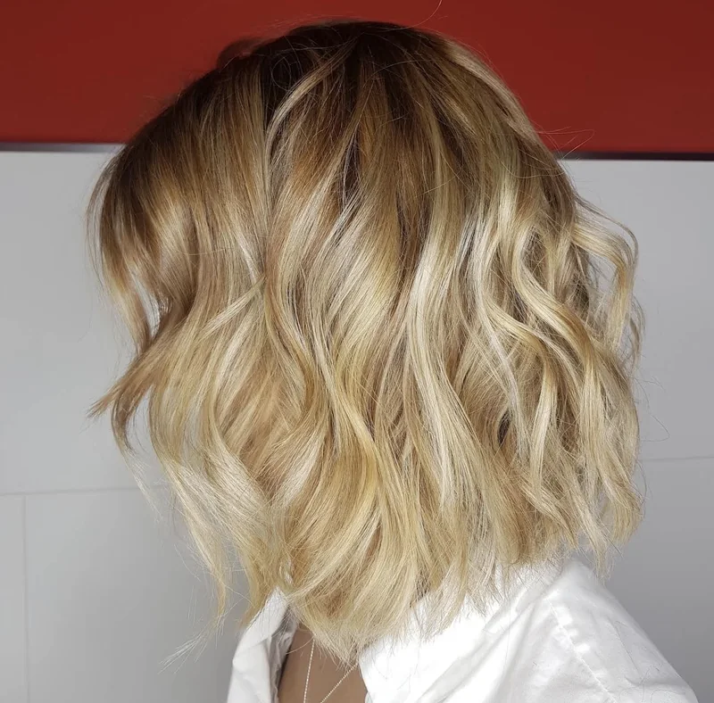 Bob rubio crema con ondas realizado por Rolling Peluqueros en Getafe